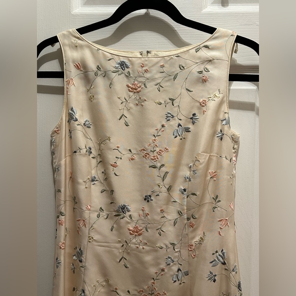 Ann Taylor Silk Embroidered Floral Mini Dress Size 2 Sleeveless Boat Neck